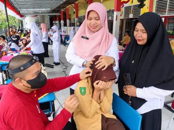Peduli Kesehatan Telinga Anak, PERHATI-BKL Riau Gelar Mega Bakti untuk Ratusan Murid SDN 024 Tarai Bangun