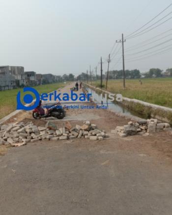 Warga Senang Jalan di Pavingisasi,Kades Junwangi Syatra Iksandra : Pavingisasi untuk Kelancaran Ekonomi dan Pertanian.