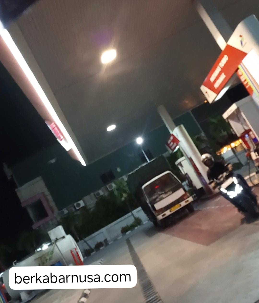 Buset Deh, SPBU Jalan Riau Terang -terangan Layani Mobil Langsir BBM Jenis Solar Subsidi Gunakan 'Beby Teng'