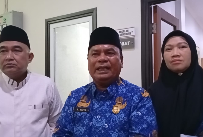 Usai RDP di DPRD Kampar,, Aspinawati Harahap Eks Kepsek SDN 021 Tarai Bangun  Kabur dan Ogah Komentar